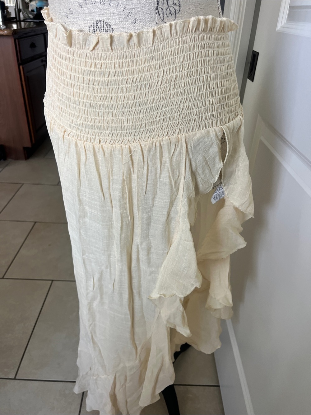 NWOT Swim Vacay cream, maxi skirt ruffled hem size medium - Picture 3 of 6